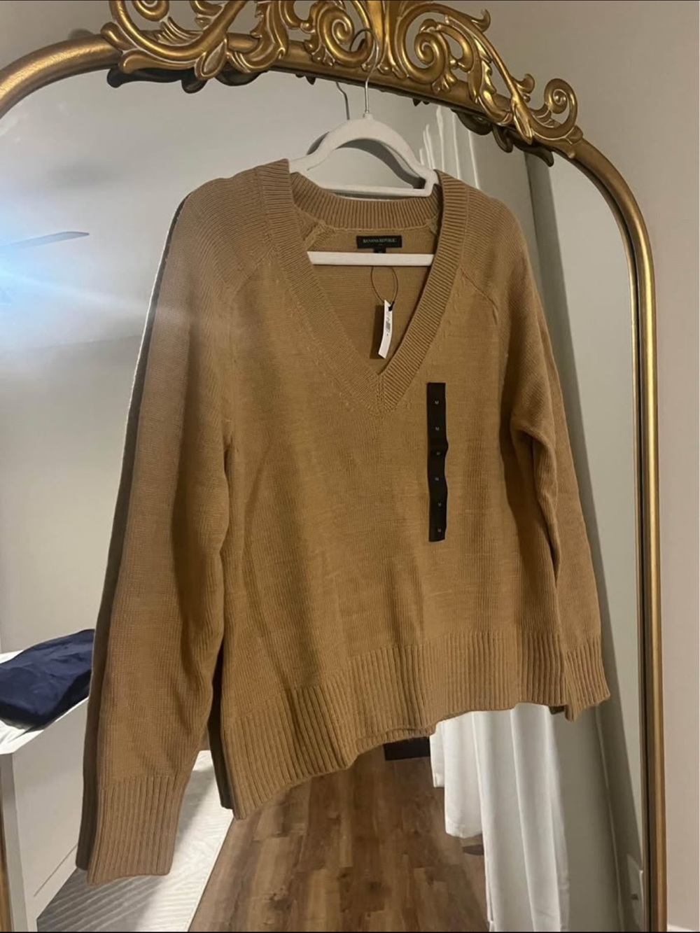 NWT Banana Republic Tan V-Neck Knit Sweater